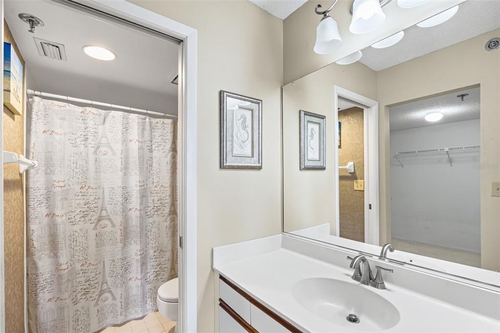 Active With Contract: $200,000 (2 beds, 2 baths, 1256 Square Feet)