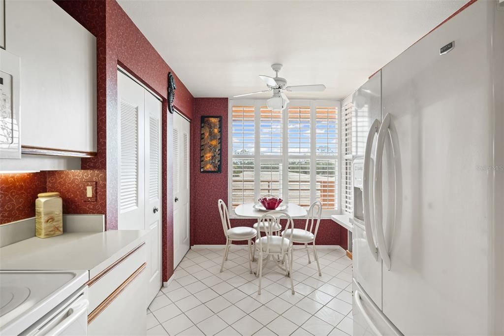 Active With Contract: $200,000 (2 beds, 2 baths, 1256 Square Feet)