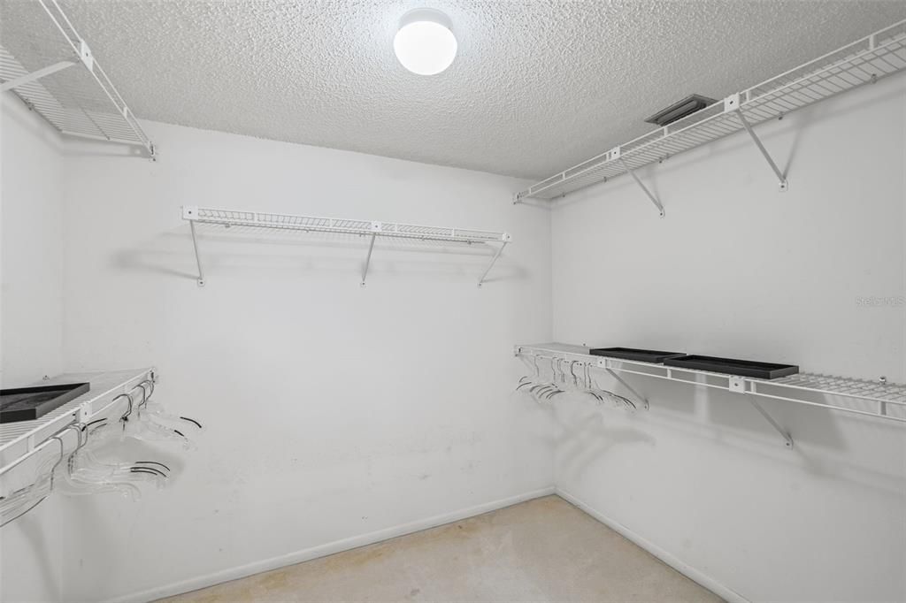 Active With Contract: $200,000 (2 beds, 2 baths, 1256 Square Feet)