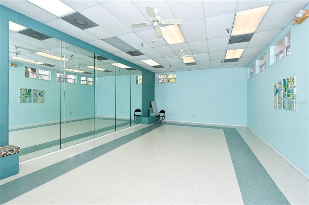 Active With Contract: $200,000 (2 beds, 2 baths, 1256 Square Feet)