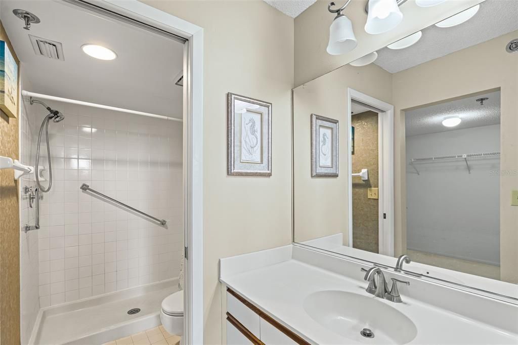 Active With Contract: $200,000 (2 beds, 2 baths, 1256 Square Feet)