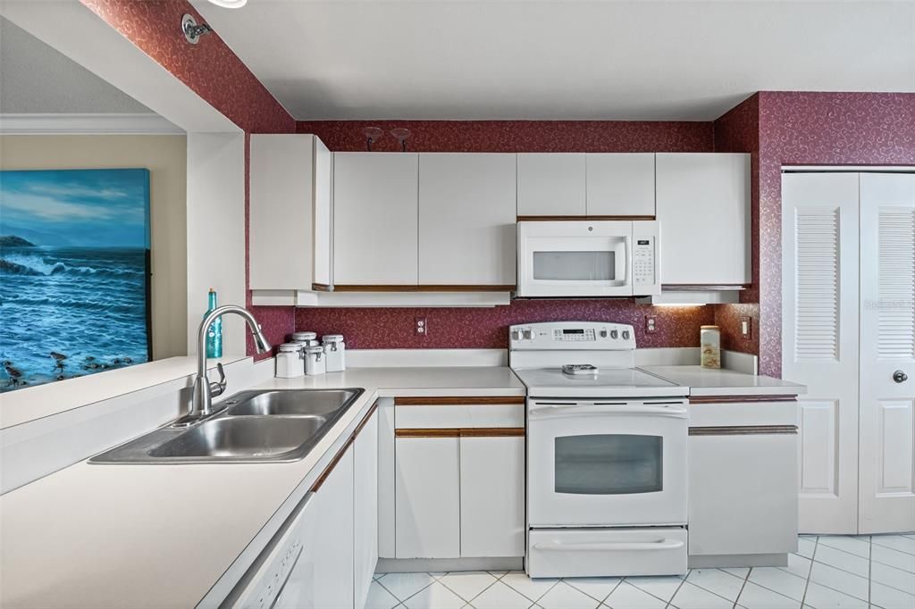 Active With Contract: $200,000 (2 beds, 2 baths, 1256 Square Feet)