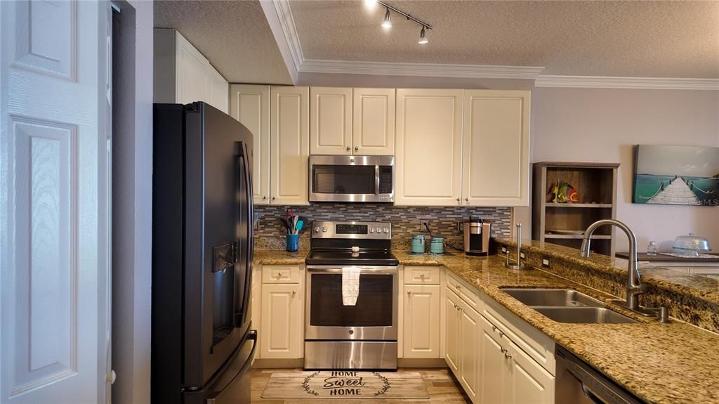 For Sale: $549,800 (3 beds, 2 baths, 1455 Square Feet)