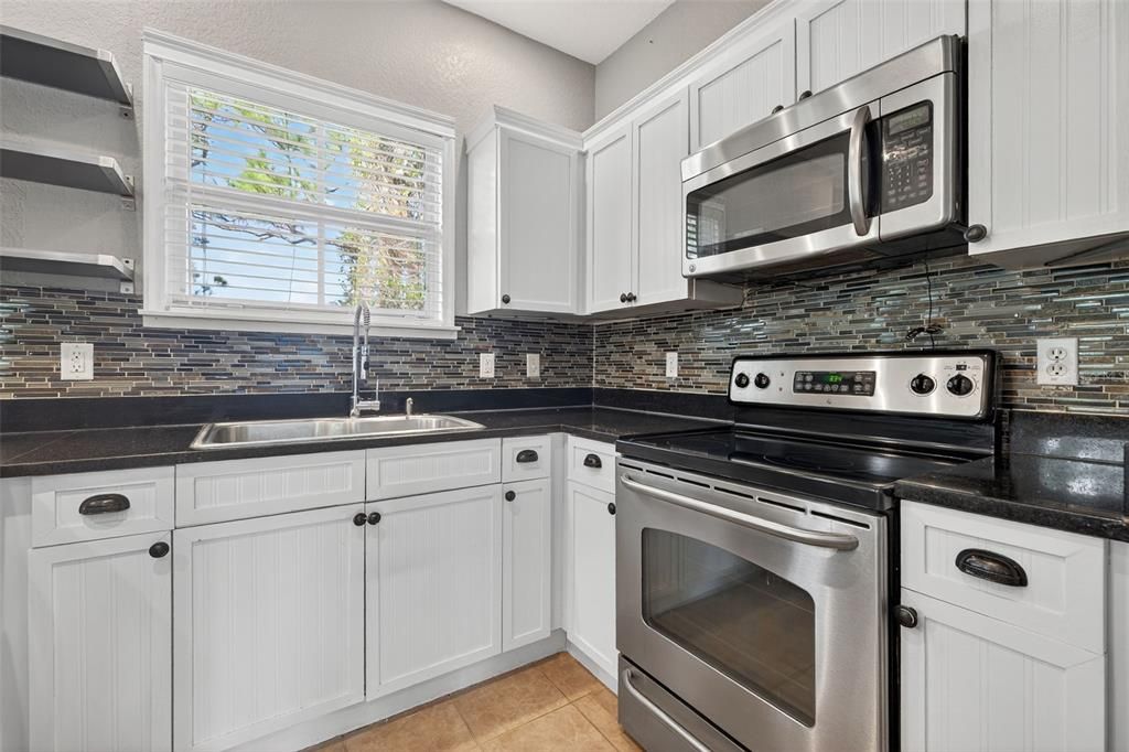 Active With Contract: $339,900 (3 beds, 3 baths, 1680 Square Feet)