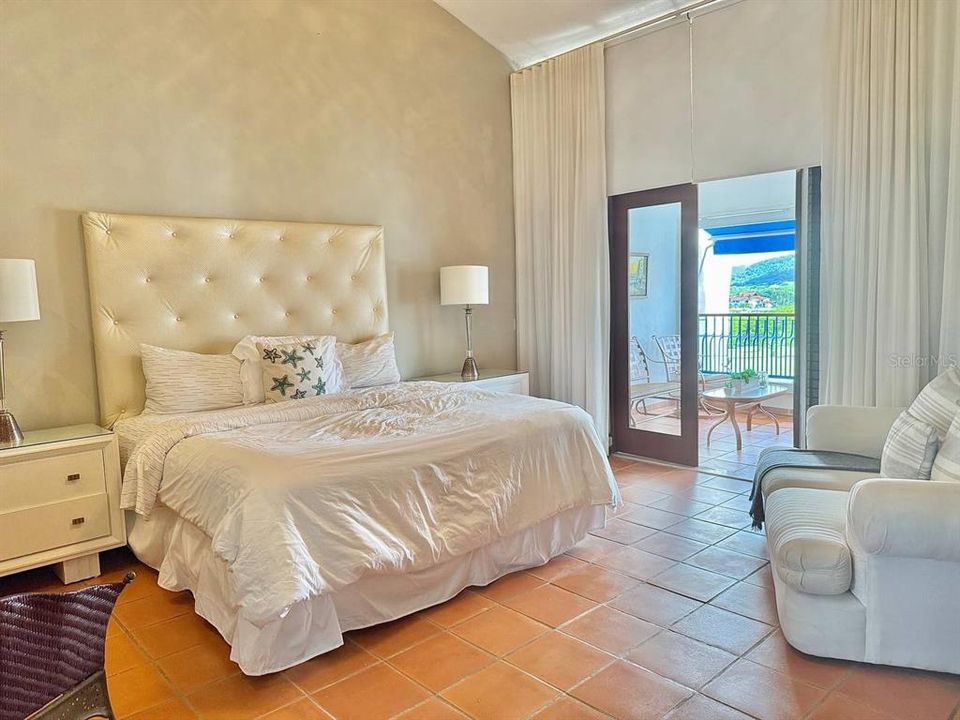 For Sale: $795,000 (3 beds, 3 baths, 1740 Square Feet)