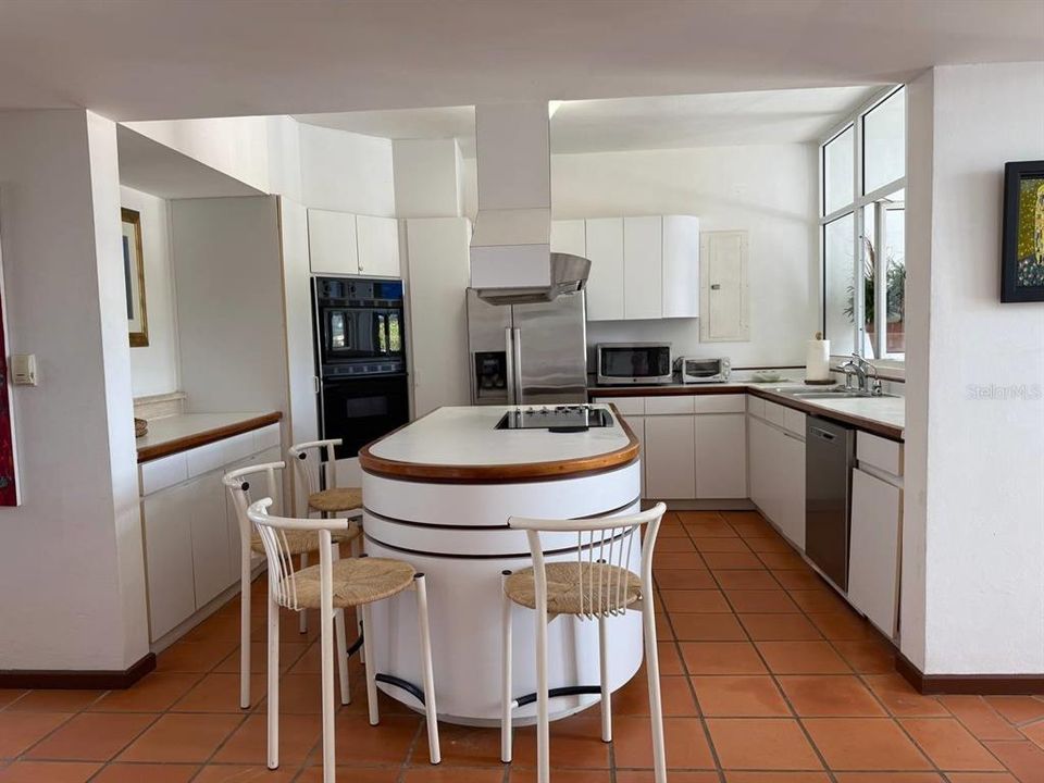 For Sale: $795,000 (3 beds, 3 baths, 1740 Square Feet)