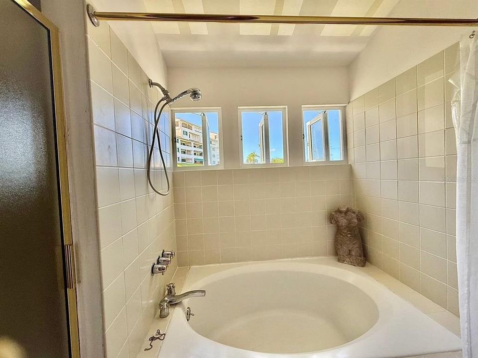 For Sale: $795,000 (3 beds, 3 baths, 1740 Square Feet)