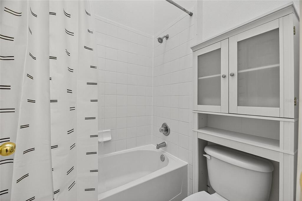 Под контрактом: $235,000 (3 спален, 2 ванн, 1565 Квадратных фут)