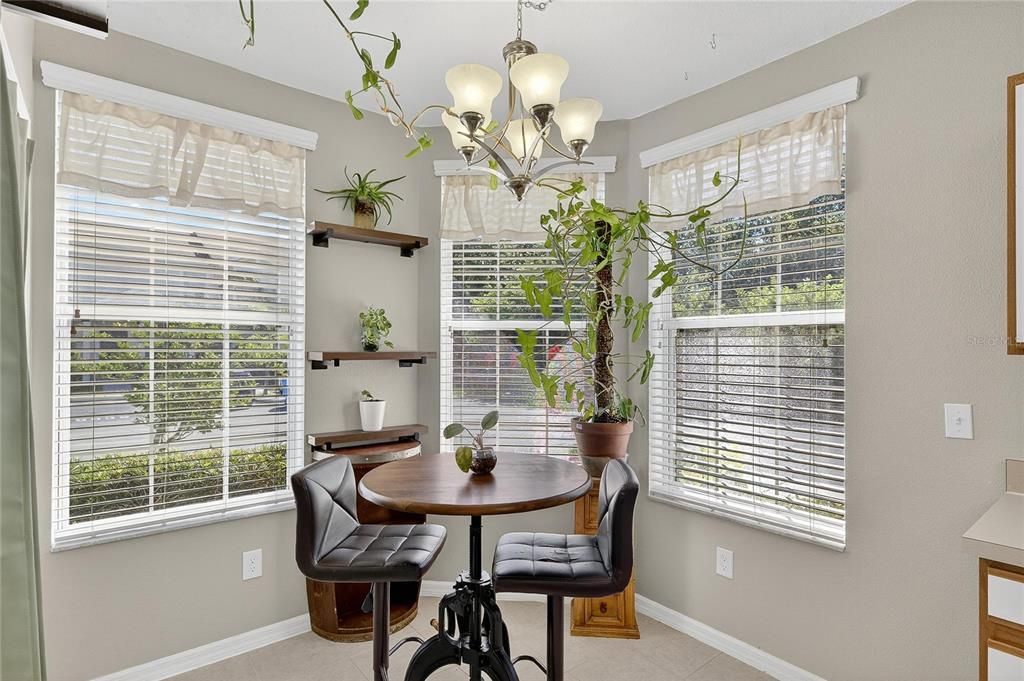 Под контрактом: $235,000 (3 спален, 2 ванн, 1565 Квадратных фут)