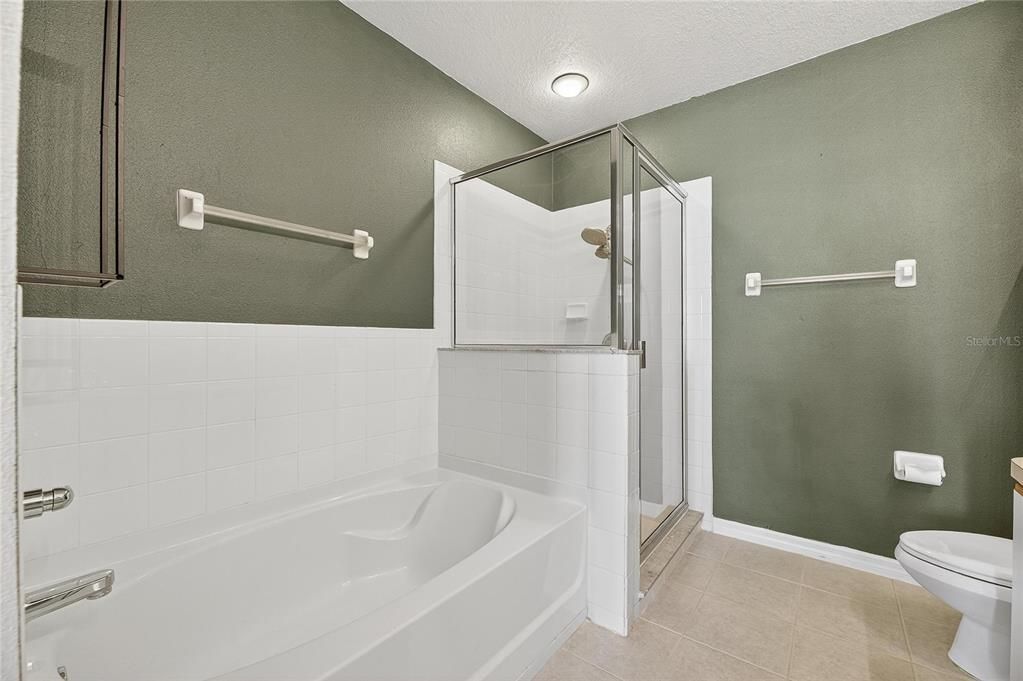 Под контрактом: $235,000 (3 спален, 2 ванн, 1565 Квадратных фут)