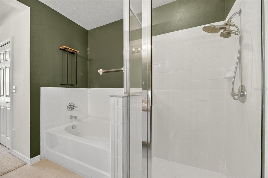 Под контрактом: $235,000 (3 спален, 2 ванн, 1565 Квадратных фут)