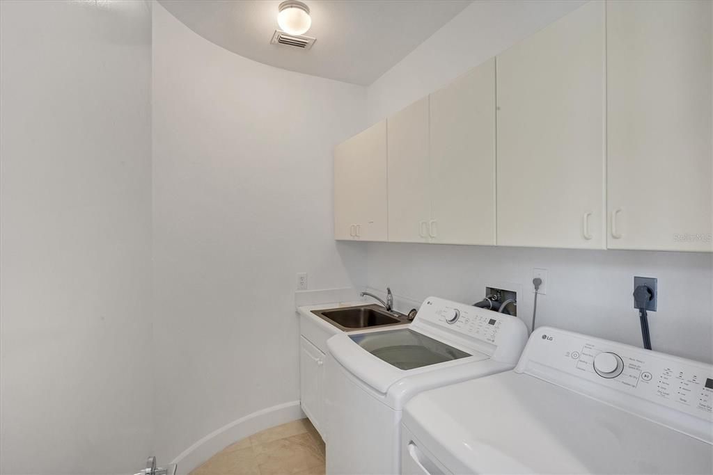 出租: $19,975 (4 贝兹, 4 浴室, 4236 平方英尺)