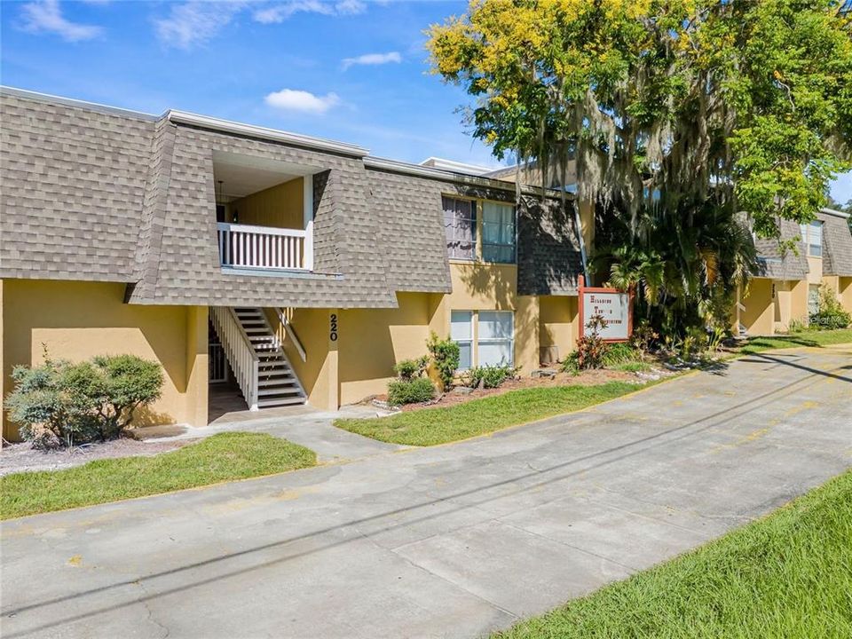 待售: $280,000 (2 贝兹, 2 浴室, 1242 平方英尺)