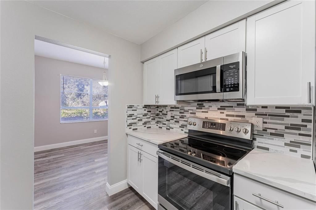 待售: $280,000 (2 贝兹, 2 浴室, 1242 平方英尺)