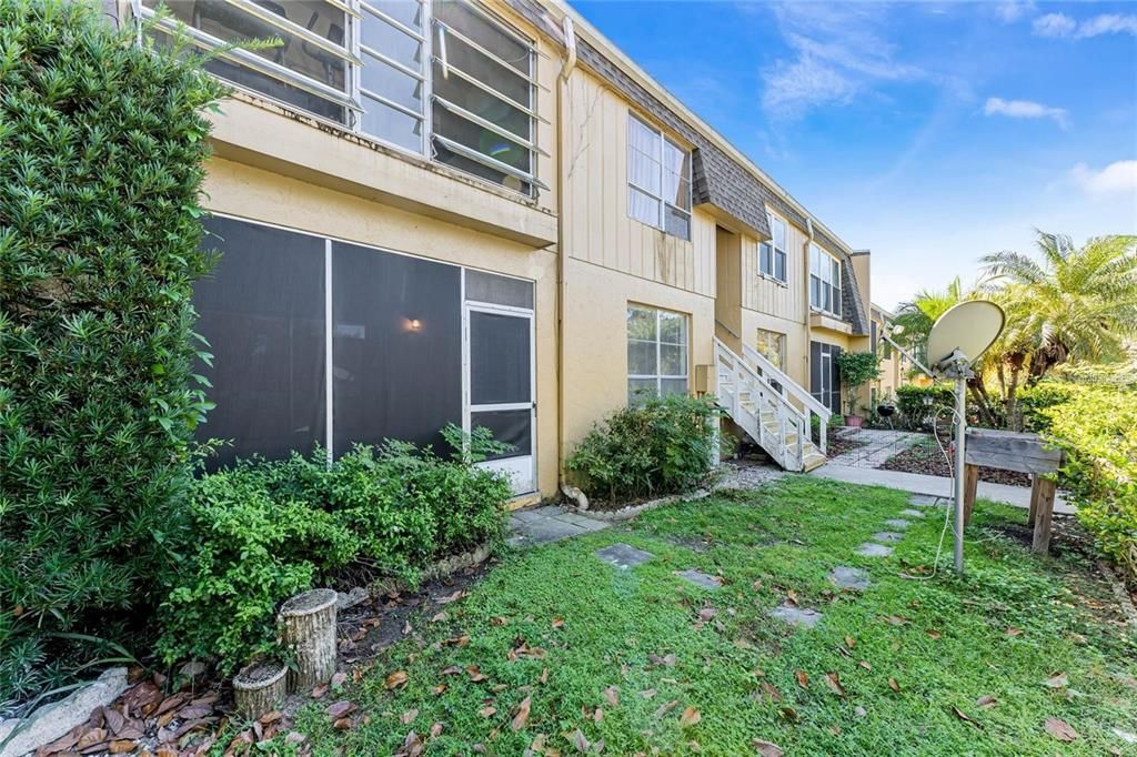 待售: $280,000 (2 贝兹, 2 浴室, 1242 平方英尺)