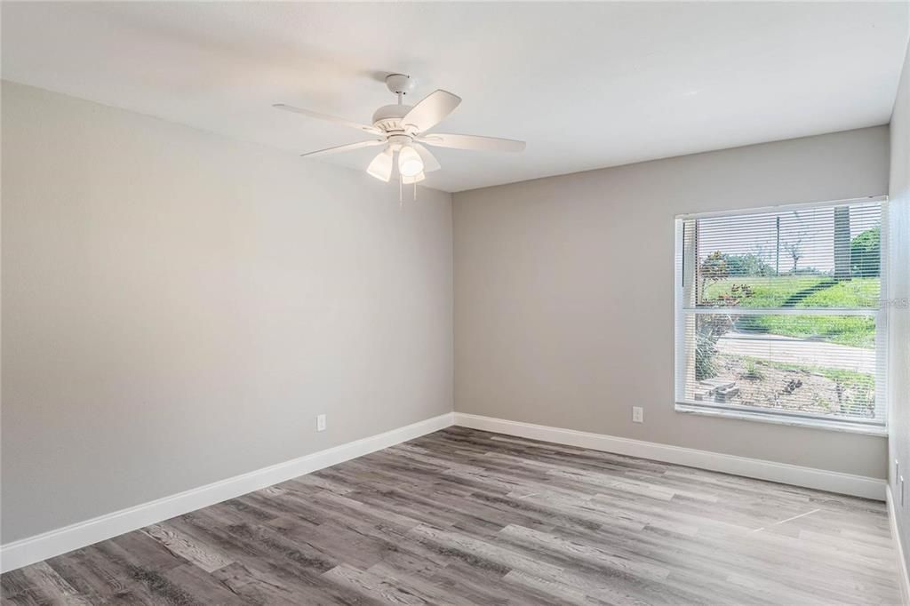 待售: $280,000 (2 贝兹, 2 浴室, 1242 平方英尺)