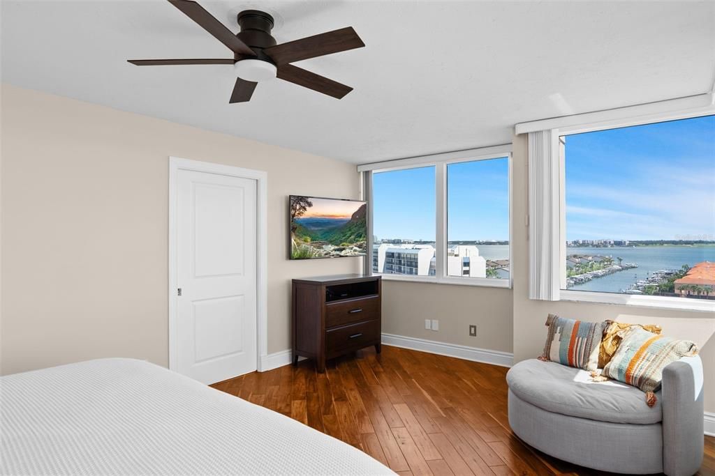 出租: $5,995 (3 贝兹, 3 浴室, 1970 平方英尺)