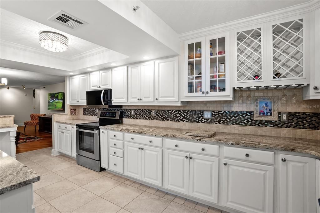 出租: $5,995 (3 贝兹, 3 浴室, 1970 平方英尺)