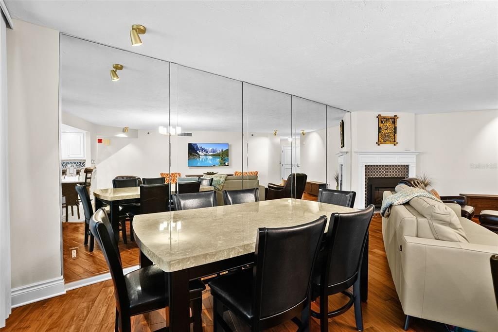 出租: $5,995 (3 贝兹, 3 浴室, 1970 平方英尺)