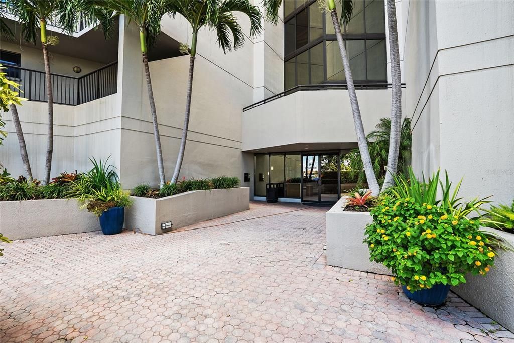 出租: $5,995 (3 贝兹, 3 浴室, 1970 平方英尺)