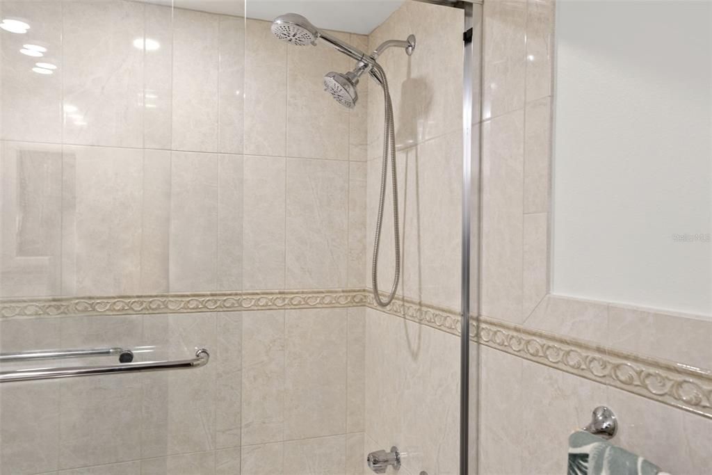 出租: $5,995 (3 贝兹, 3 浴室, 1970 平方英尺)