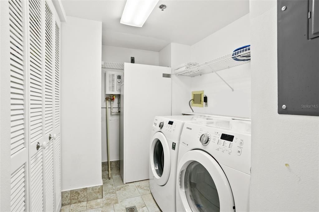 出租: $5,995 (3 贝兹, 3 浴室, 1970 平方英尺)