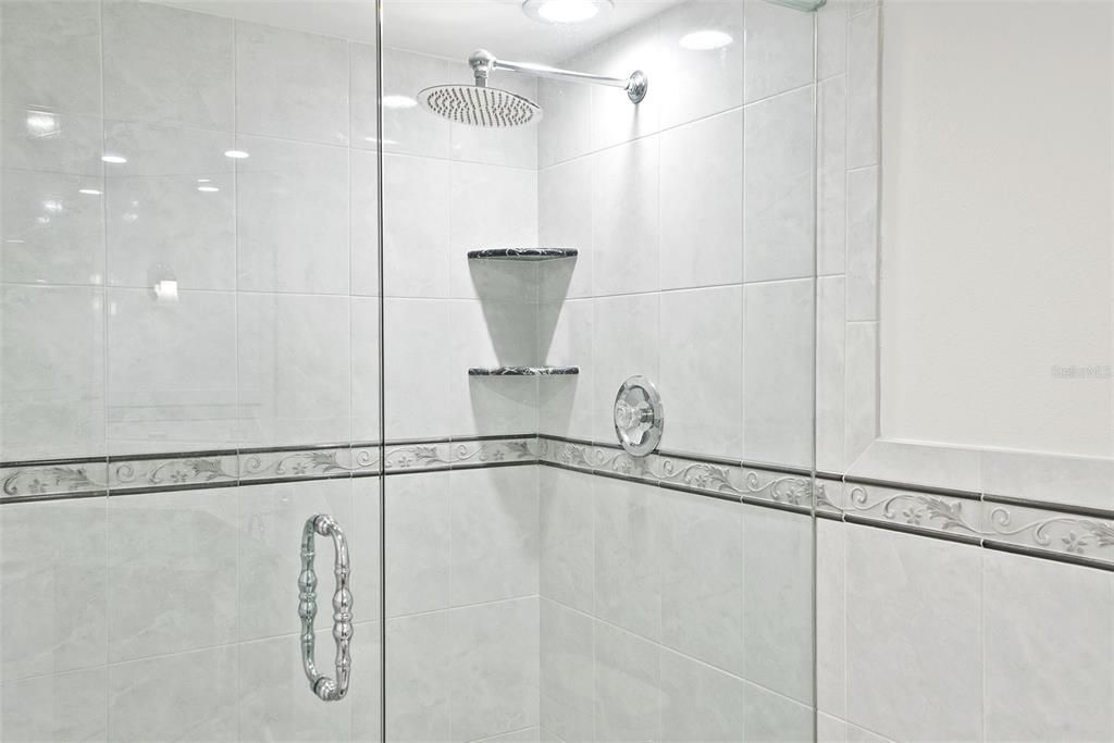 出租: $5,995 (3 贝兹, 3 浴室, 1970 平方英尺)