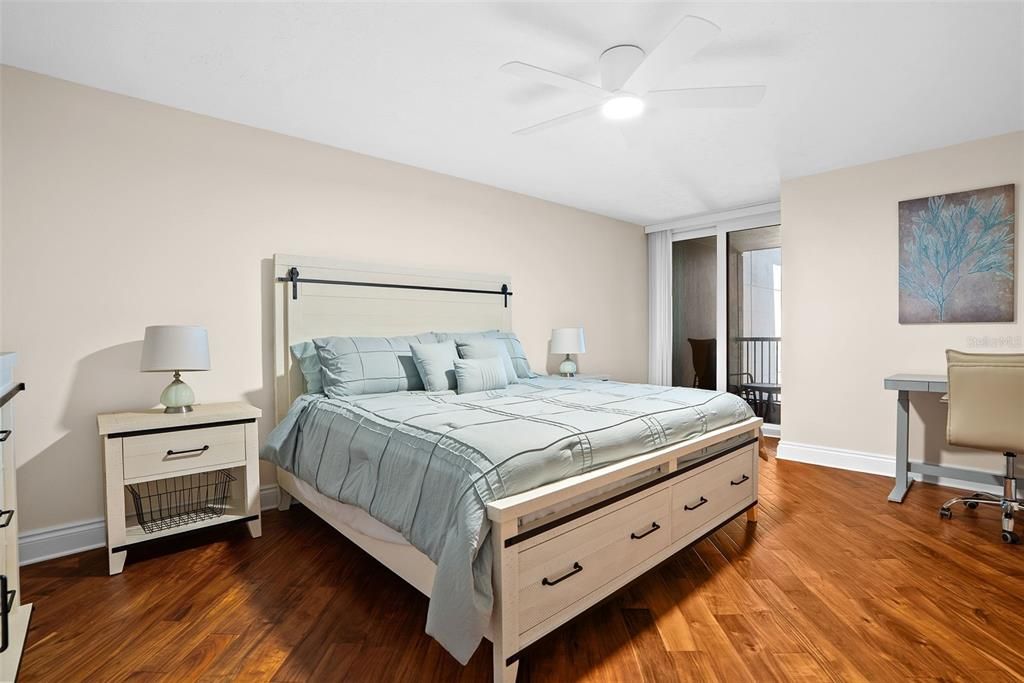 出租: $5,995 (3 贝兹, 3 浴室, 1970 平方英尺)