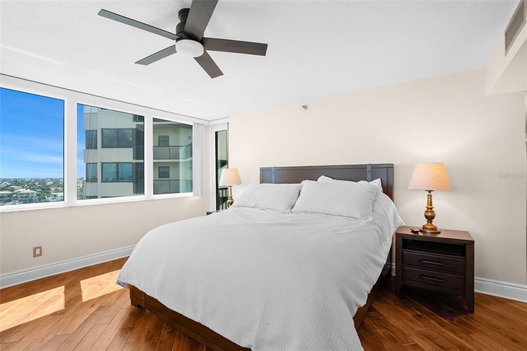 出租: $5,995 (3 贝兹, 3 浴室, 1970 平方英尺)