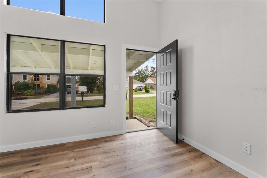 Active With Contract: $235,000 (2 beds, 2 baths, 811 Square Feet)