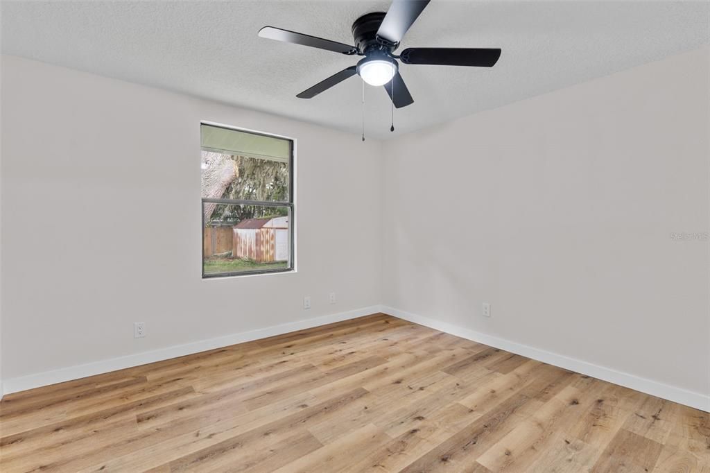 Active With Contract: $235,000 (2 beds, 2 baths, 811 Square Feet)