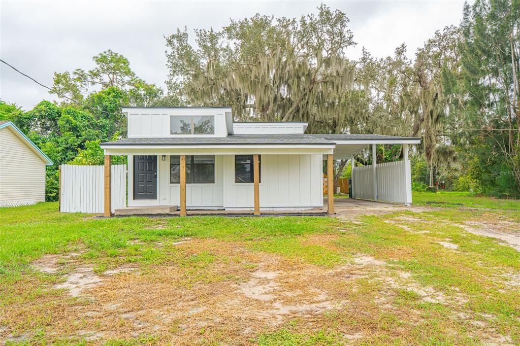 Active With Contract: $235,000 (2 beds, 2 baths, 811 Square Feet)