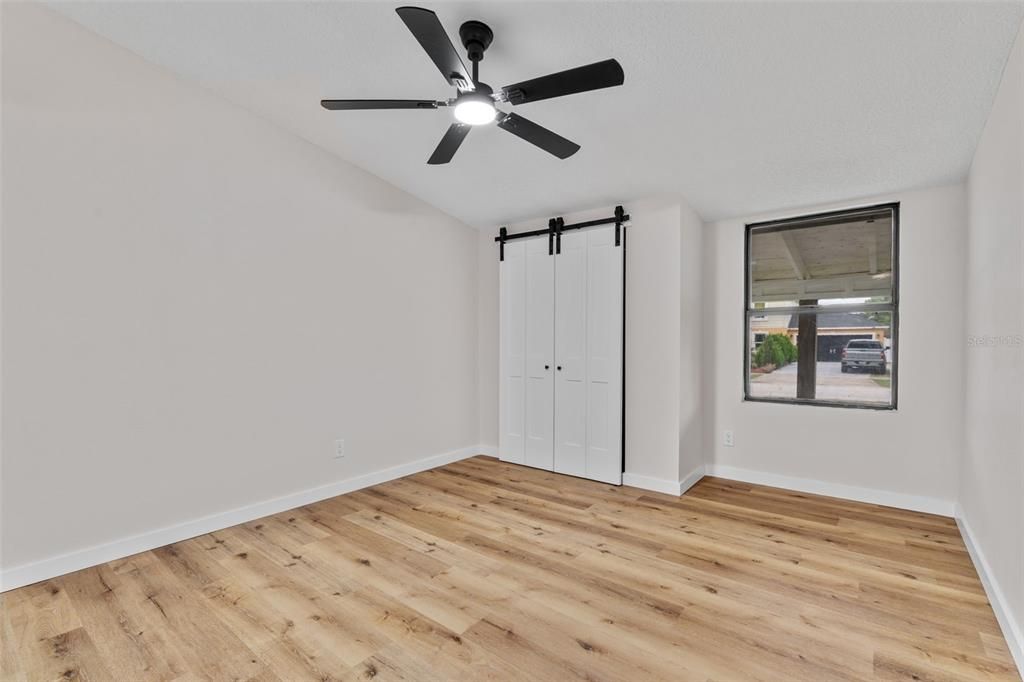 Active With Contract: $235,000 (2 beds, 2 baths, 811 Square Feet)