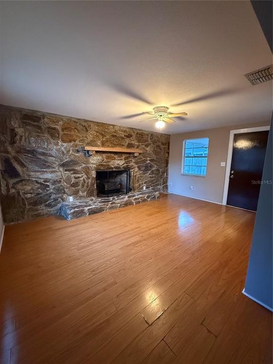 出租: $1,500 (3 贝兹, 2 浴室, 1072 平方英尺)