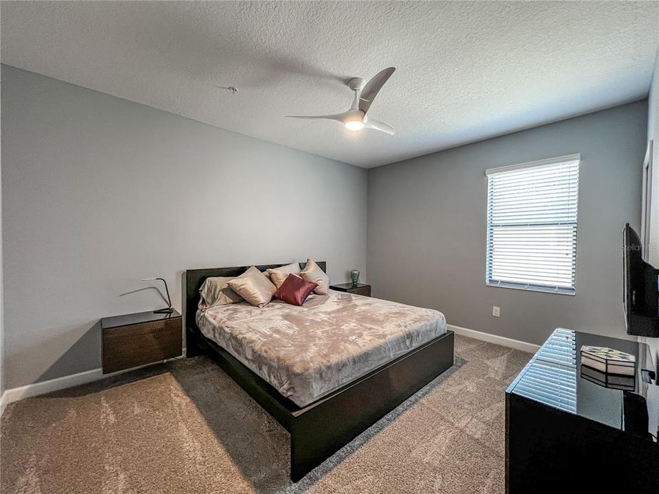 Activo con contrato: $339,900 (3 camas, 2 baños, 1854 Pies cuadrados)