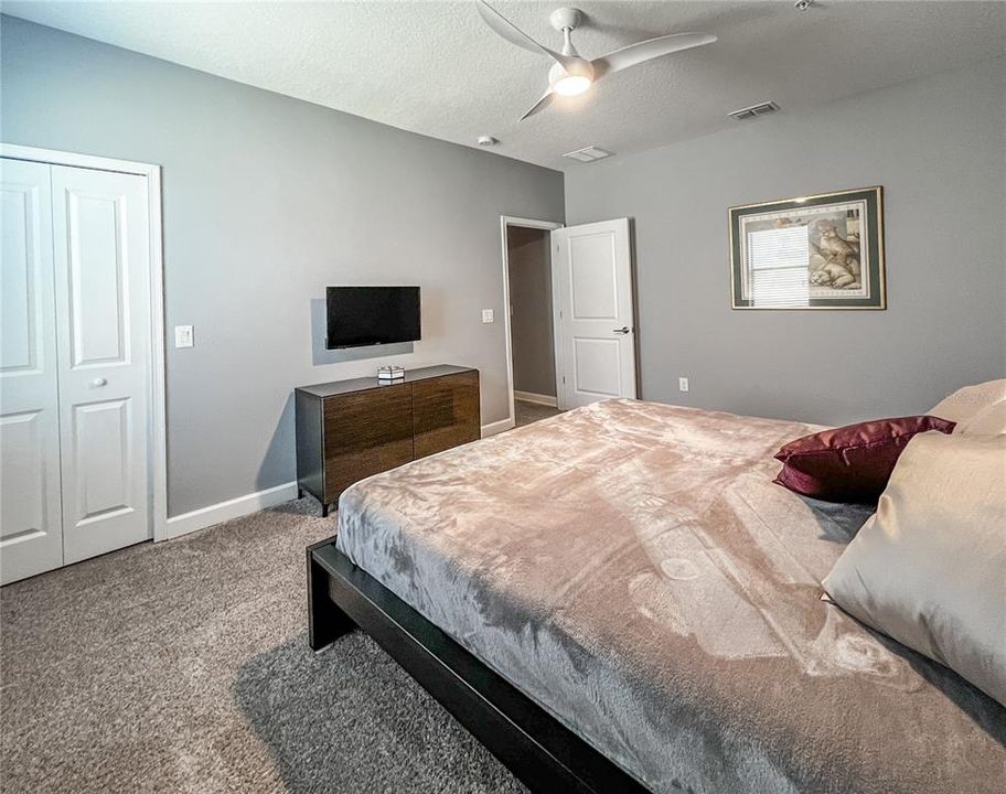 Activo con contrato: $339,900 (3 camas, 2 baños, 1854 Pies cuadrados)