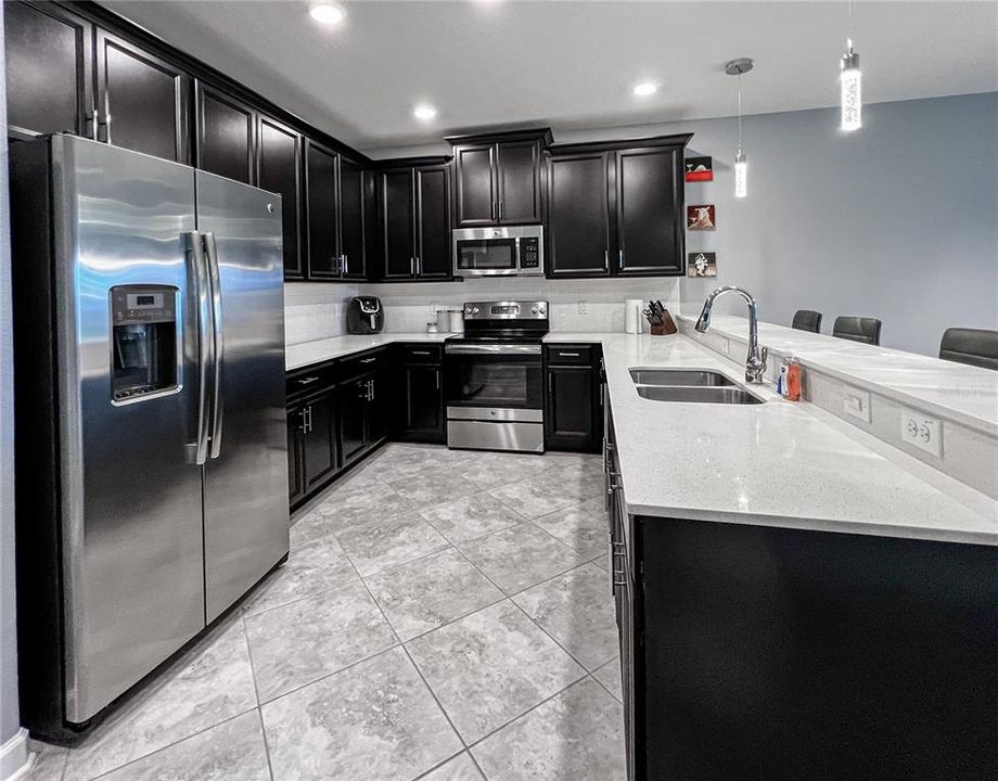 Activo con contrato: $339,900 (3 camas, 2 baños, 1854 Pies cuadrados)