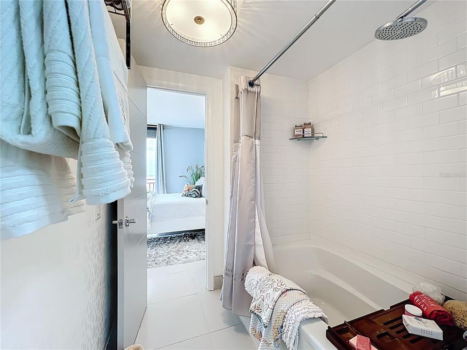 Active With Contract: $927,000 (2 beds, 2 baths, 1420 Square Feet)