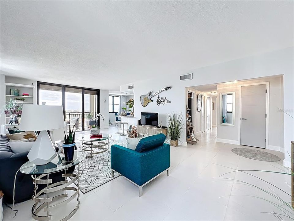 Active With Contract: $927,000 (2 beds, 2 baths, 1420 Square Feet)