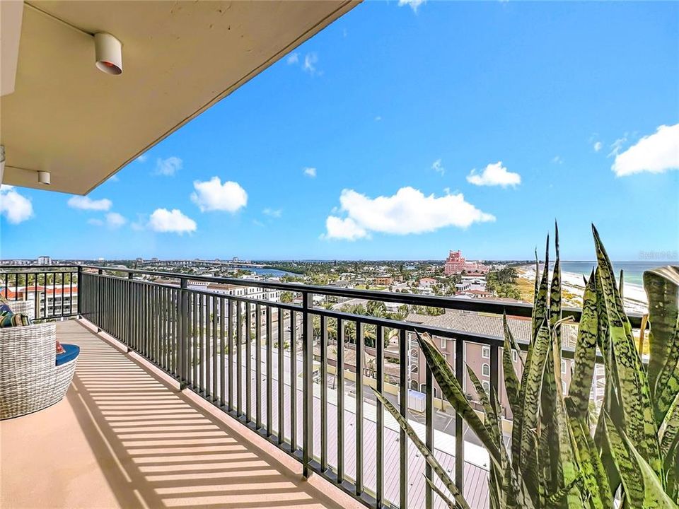 Active With Contract: $927,000 (2 beds, 2 baths, 1420 Square Feet)