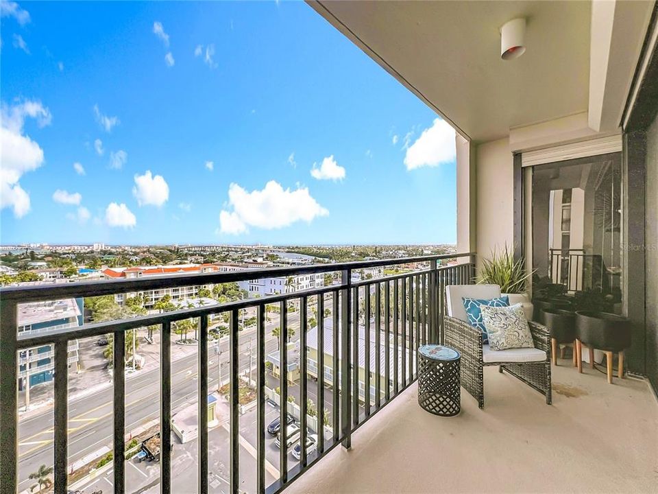 Active With Contract: $927,000 (2 beds, 2 baths, 1420 Square Feet)