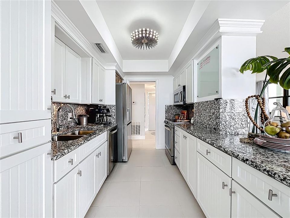 Active With Contract: $927,000 (2 beds, 2 baths, 1420 Square Feet)