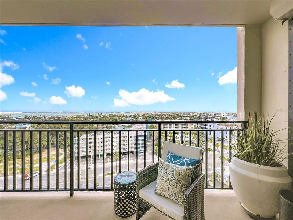 Active With Contract: $927,000 (2 beds, 2 baths, 1420 Square Feet)