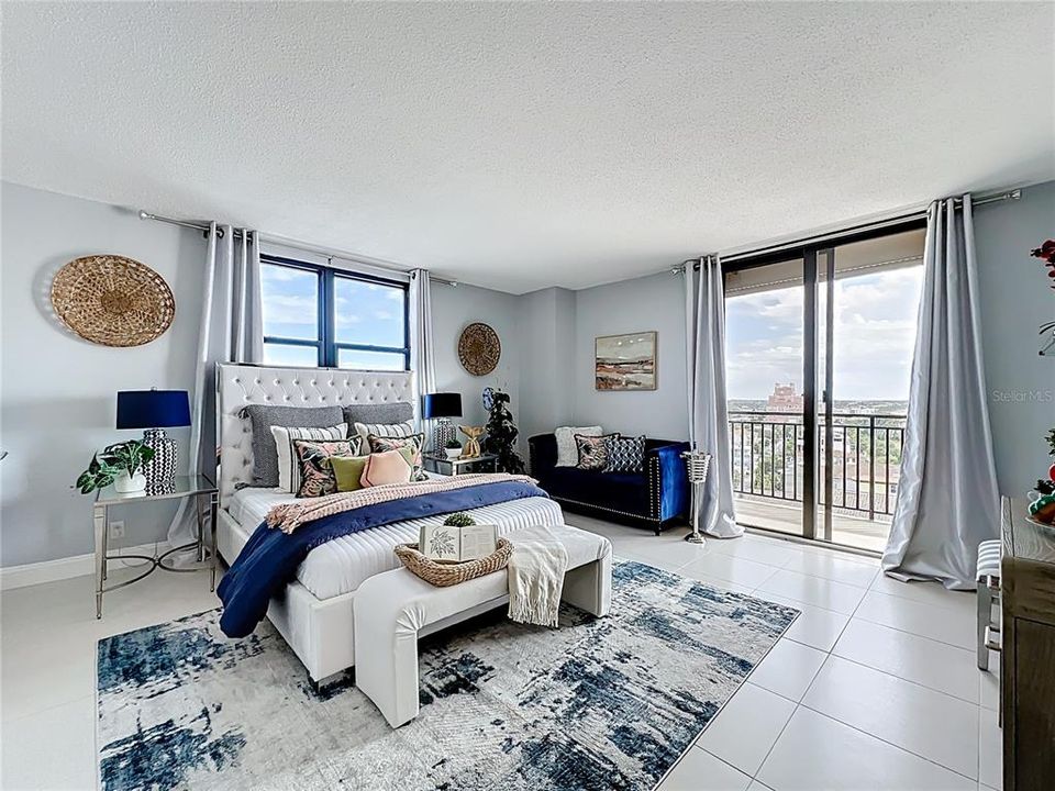 Active With Contract: $927,000 (2 beds, 2 baths, 1420 Square Feet)