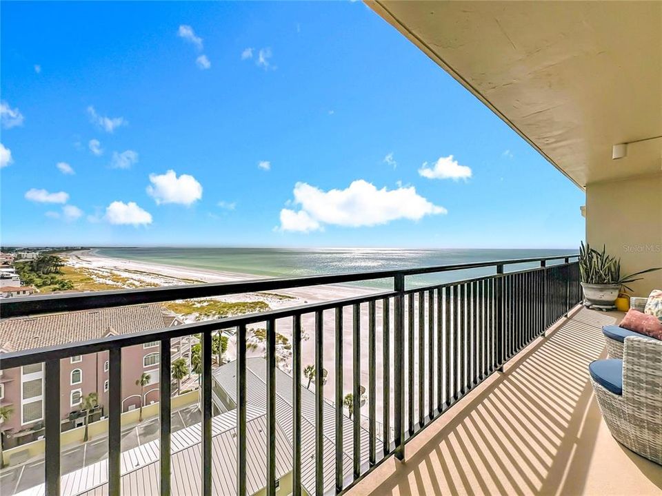 Active With Contract: $927,000 (2 beds, 2 baths, 1420 Square Feet)