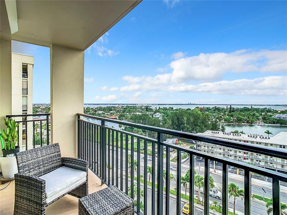 Active With Contract: $927,000 (2 beds, 2 baths, 1420 Square Feet)