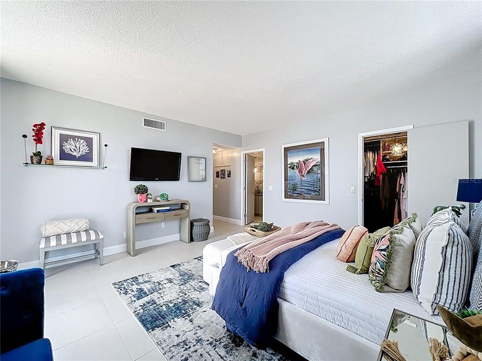 Active With Contract: $927,000 (2 beds, 2 baths, 1420 Square Feet)