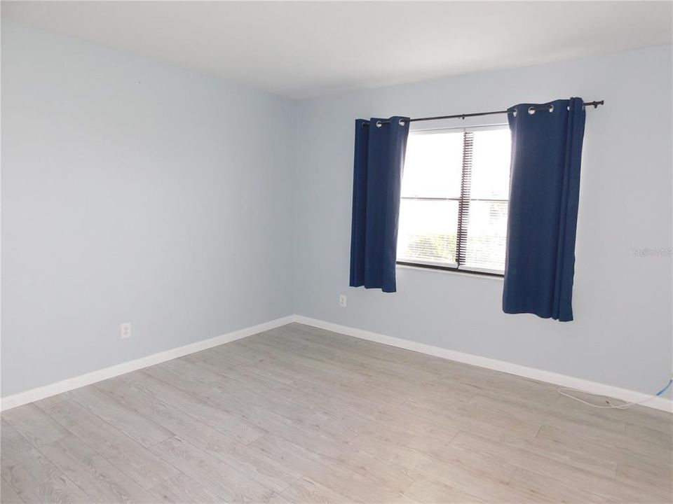 Active With Contract: $1,800 (2 beds, 2 baths, 924 Square Feet)