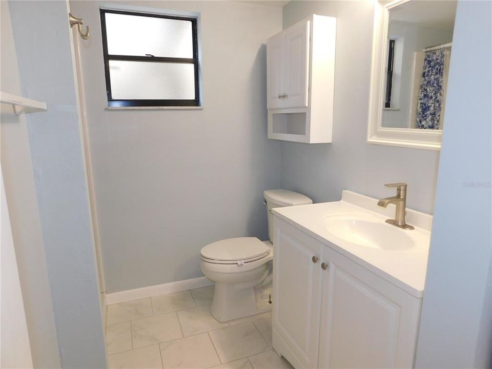 Active With Contract: $1,800 (2 beds, 2 baths, 924 Square Feet)