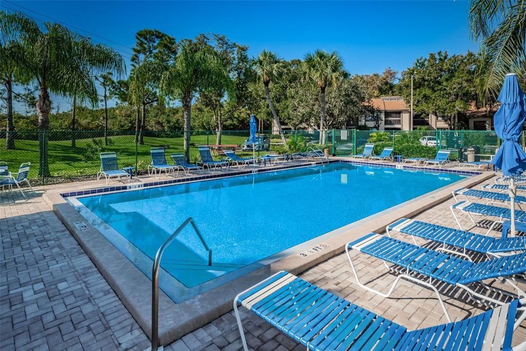 Active With Contract: $1,800 (2 beds, 2 baths, 924 Square Feet)